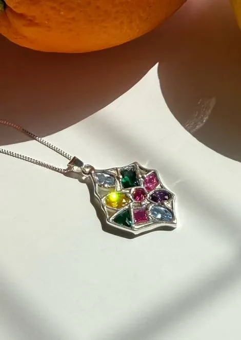 Pingente autoral Trencadís em prata com zircônias coloridas